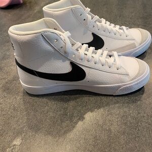 Nike Blazer Mid Youth sz 5.5